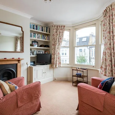 Traditional Fulham Home Close To The River Thames By Underthedoormat